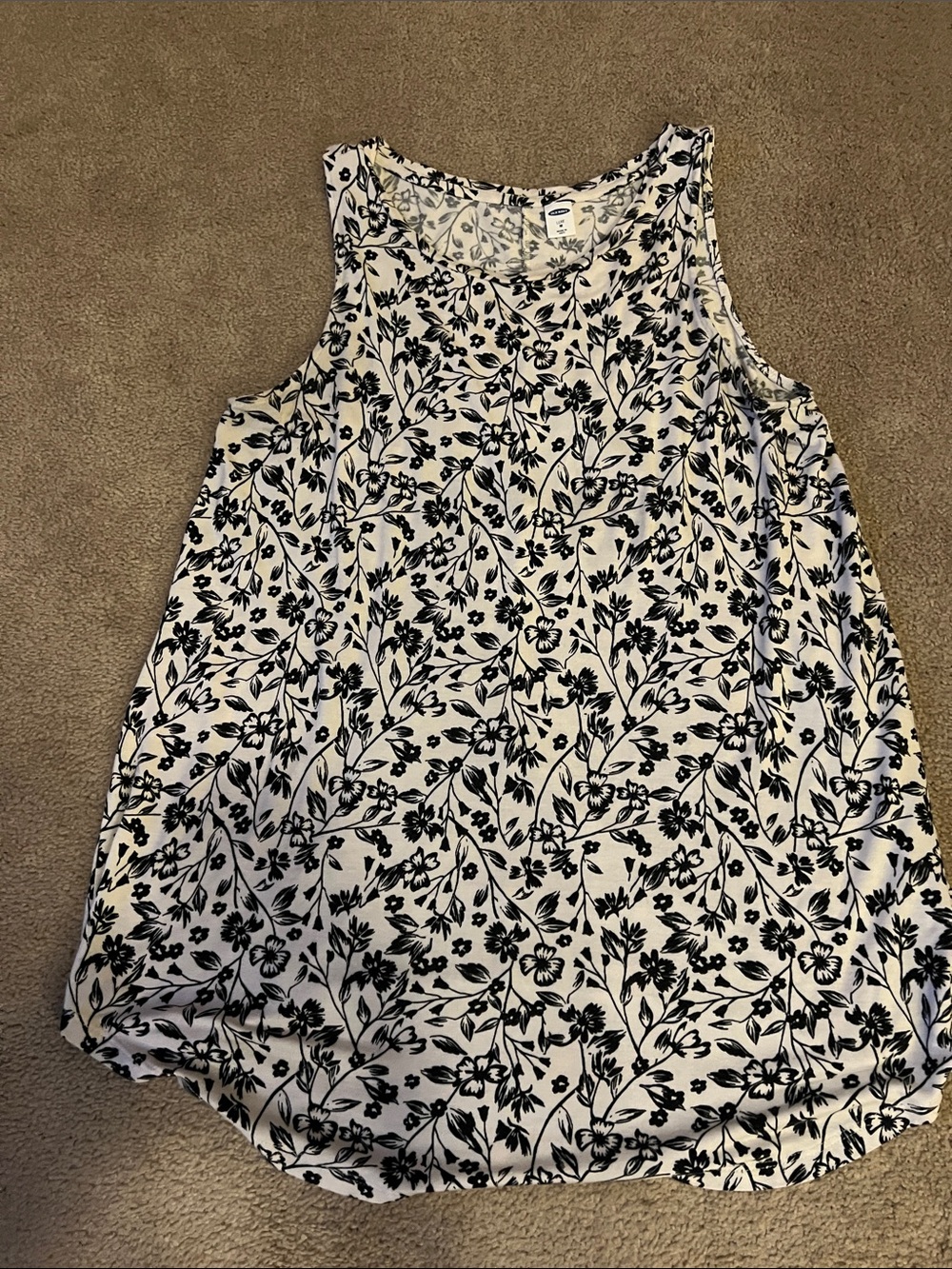Old Navy White Floral Luxe Sleeveless Too- size Medium, EUC